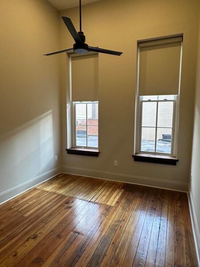 Building Photo - 307 W Main St