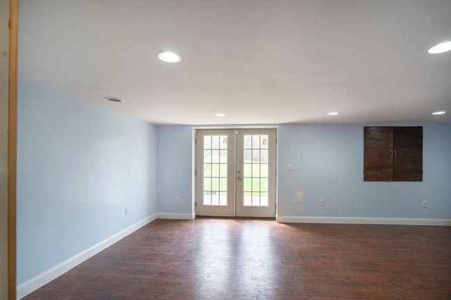 Building Photo - 4 Bedroom House For Rent