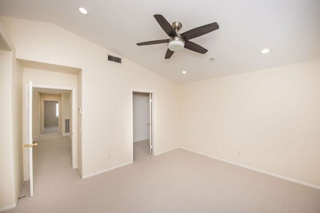 Building Photo - Make this your home