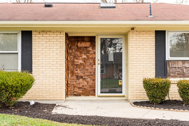 Building Photo - 6757 Summerdale Dr