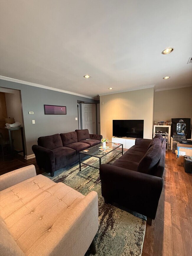 Building Photo - Spacious, Renovated Brighton / Oak Square area Condo with parking for September 1st - NO FEE