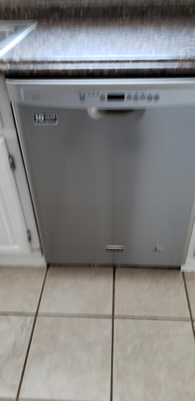 Building Photo - 2543 E 5th Ave