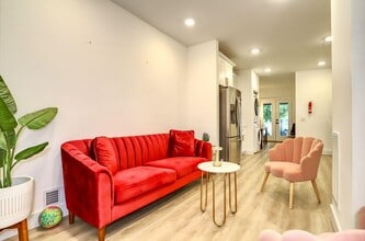 Building Photo - 204 19th St