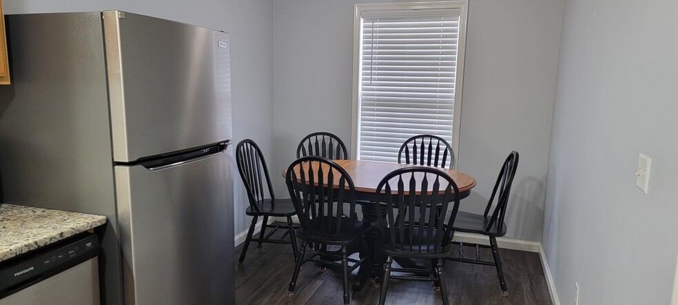 Dining Area - 1360 Shipley church rd