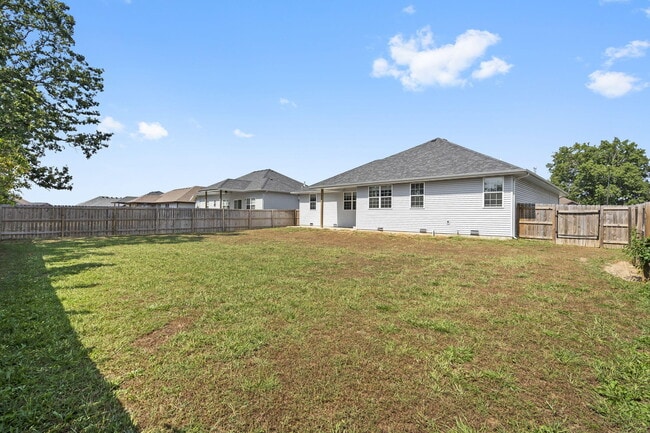 Building Photo - 270 Hickory Hills St