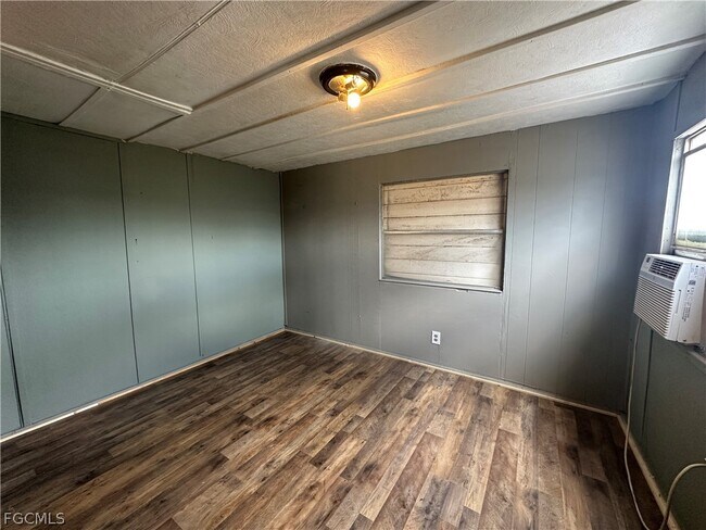 Building Photo - 8086 Heck Dr