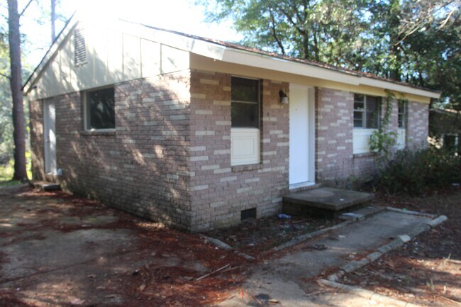 Building Photo - 1404 W Lincoln Ave