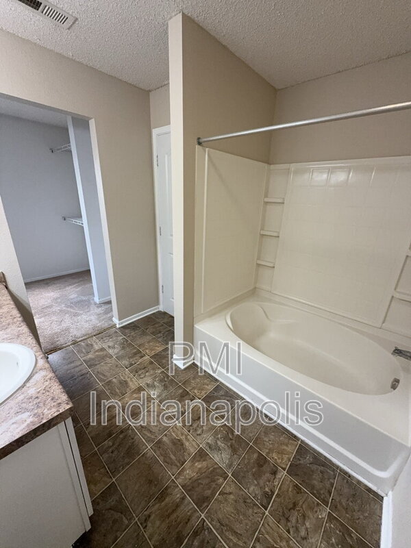 Building Photo - 12120 E 141st St