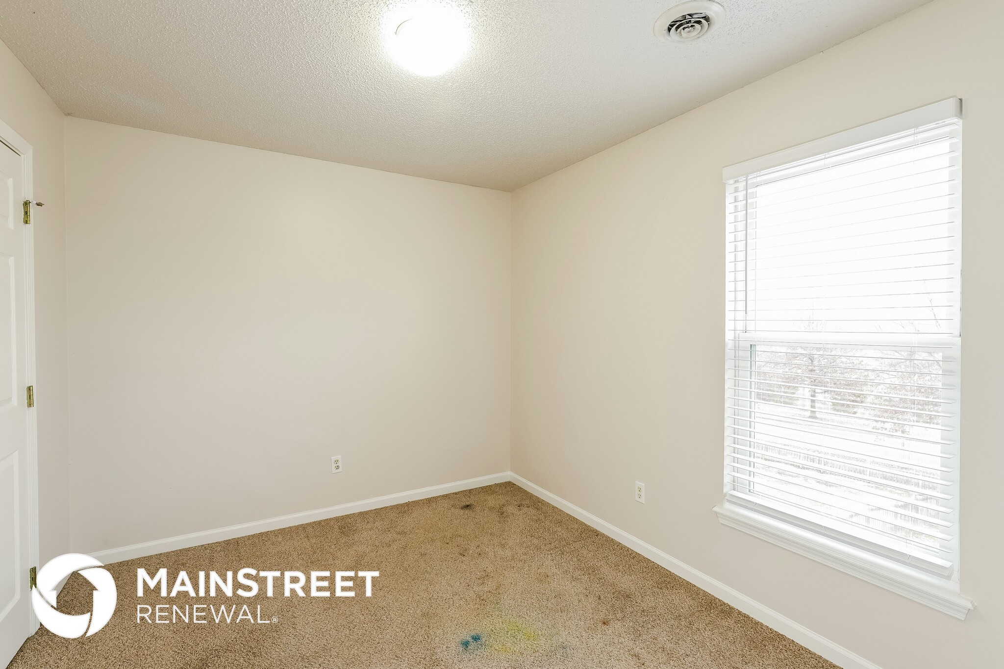 Building Photo - 11115 N Lewis Ave