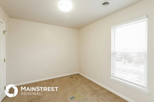 Building Photo - 11115 N Lewis Ave