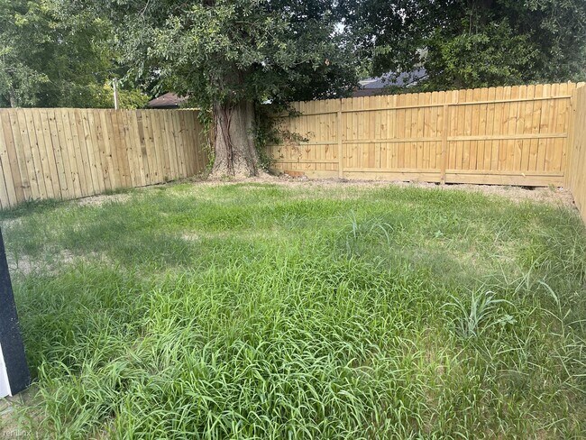 Building Photo - 3 br, 2 bath Duplex - 8408 Prairie View Dr...