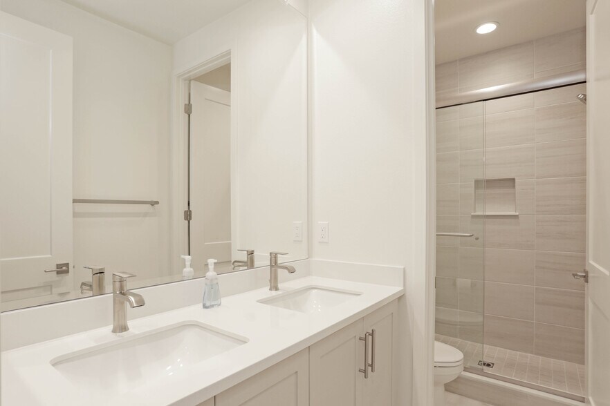 Building Photo - 3133 Smith Pl