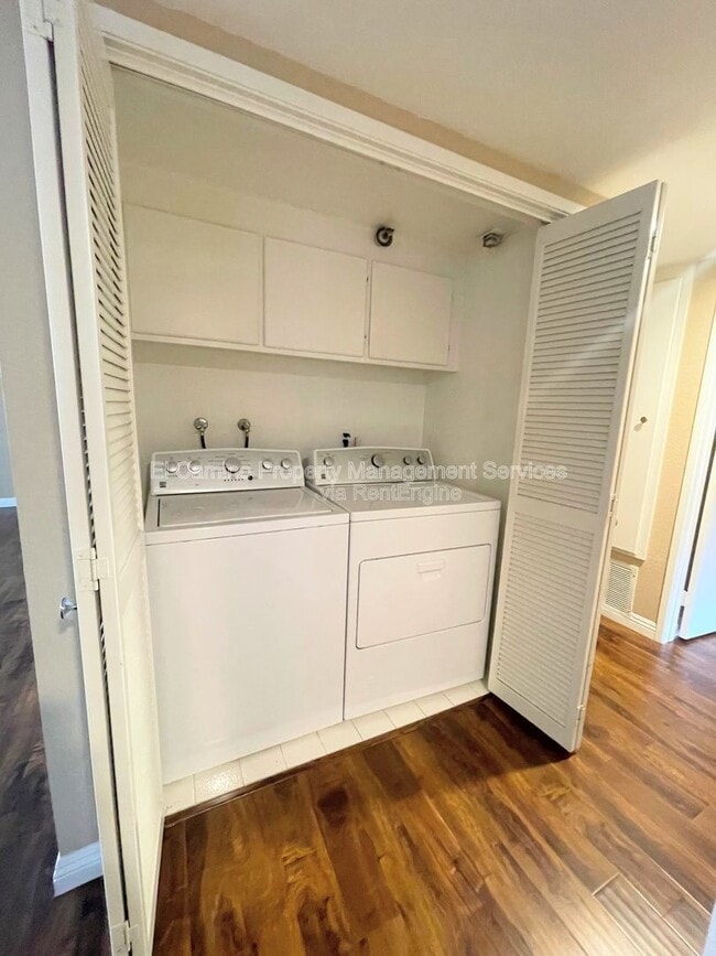 Building Photo - 12121 Centralia St