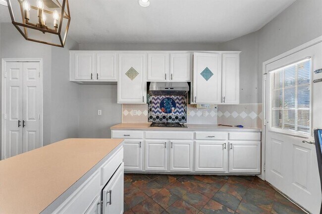 Building Photo - 11910 McKinney Falls Ln