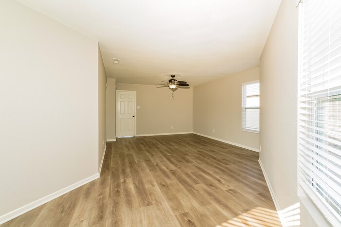 Building Photo - 3098 W Meadowbend Ln