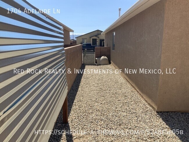 Building Photo - 1704 Adelaide Ln