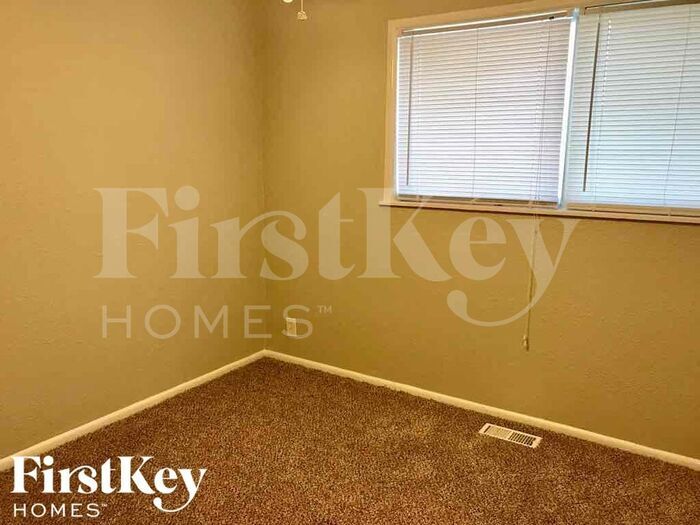 Building Photo - 9309 Farley Ave