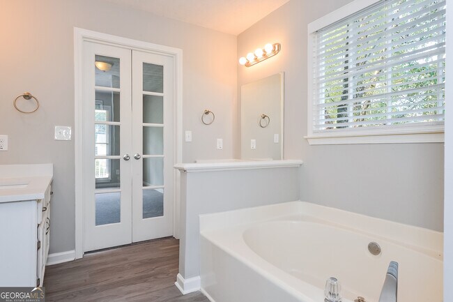 Building Photo - 160 Willow Tree Terrace