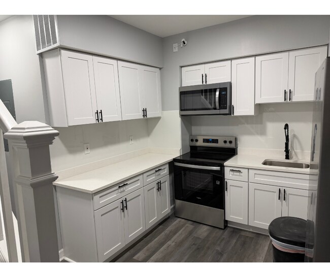 Building Photo - 3718 E Lombard St