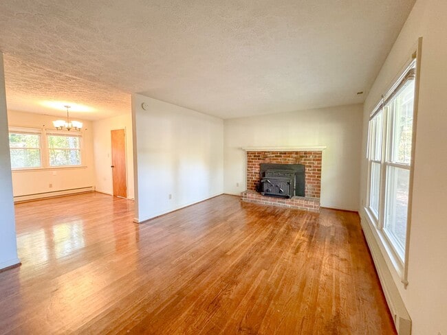 Building Photo - 3Bed/1.5bath Troy VA Rental