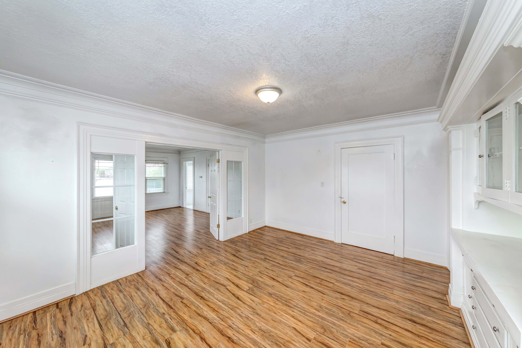 Building Photo - 1308 S Van Ness Ave