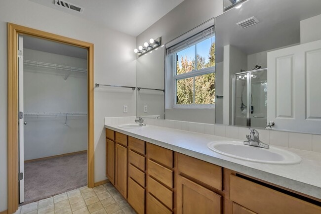 Building Photo - Cozy Corner Lot in Radiance