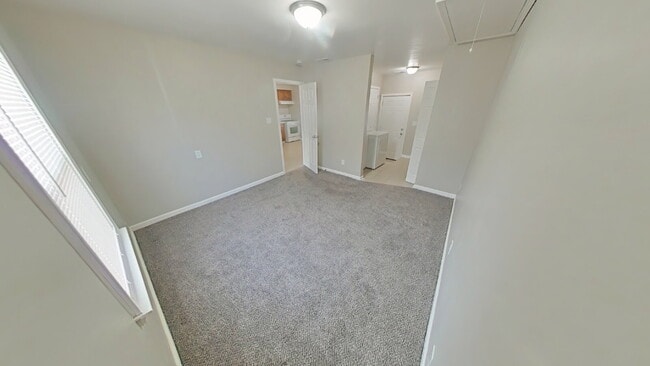 Building Photo - "Charming 3-Bedroom Home in Roseville - Cozy Living with 924 Sq Ft of Comfort!"