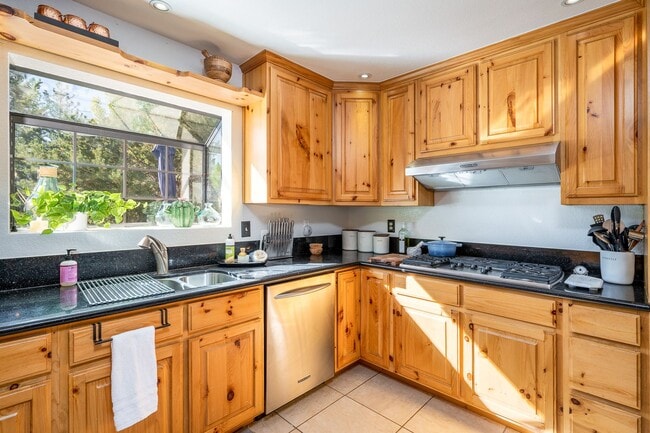 Building Photo - Charming 3 Bed Mountain Retreat | Wood Beams, Fireplace & Deck