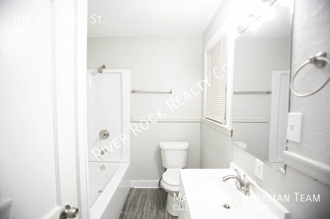 Building Photo - 304 S Clover St