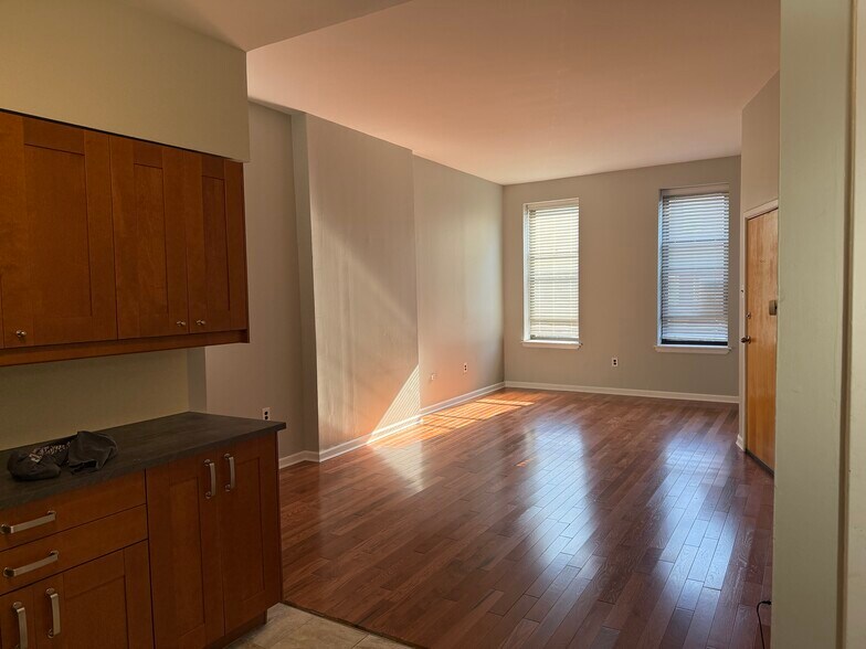 Building Photo - 1217 Snyder Ave