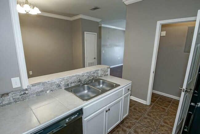 Building Photo - CONDO UNIT IN DENHAM SPRINGS