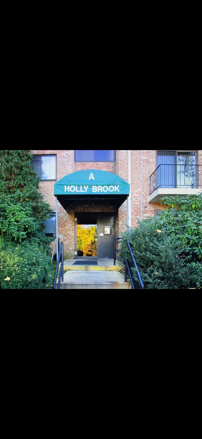 Building Photo - 3421 W Chester Pike