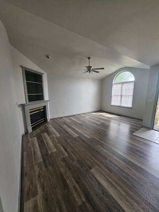 Building Photo - Yuma Duplex