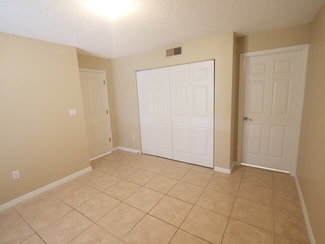 Building Photo - Ground Floor - 2 Bedroom 2 Bath for Lease ...