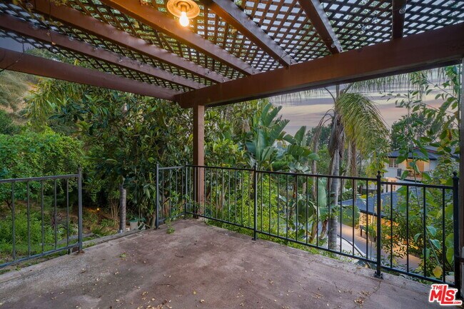 Building Photo - 9023 Alto Cedro Dr