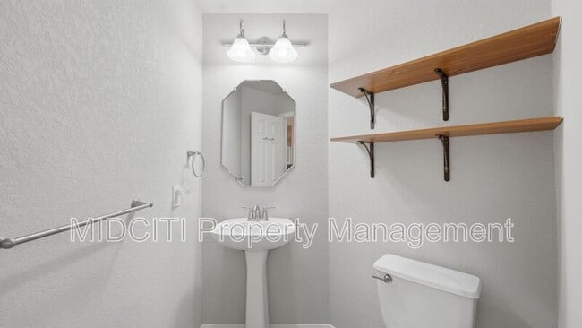 Building Photo - 842 Santa Cruz Ln