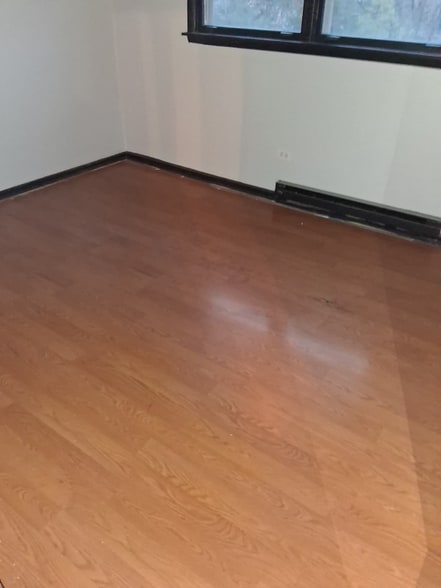 Building Photo - 1379 River Dr