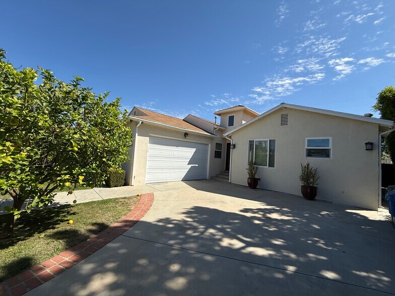 Building Photo - 5906 Graves Ave