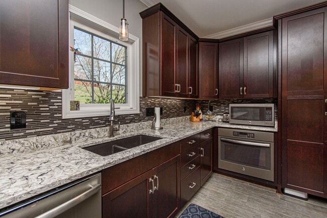 Building Photo - Spacious Home with Hot Tub, Fenced Yard an...
