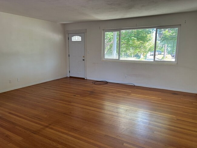 Building Photo - 3 bedroom 2 Bath for Rent