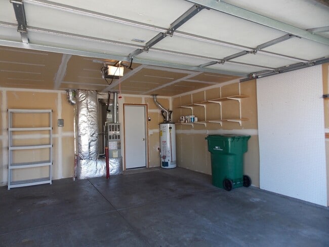 Building Photo - 8813 W Bonnie Ave