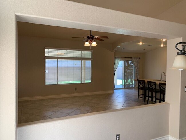Building Photo - SINGLE STORY WITH A 3 CAR GARAGE IN HENDERSON!!!!