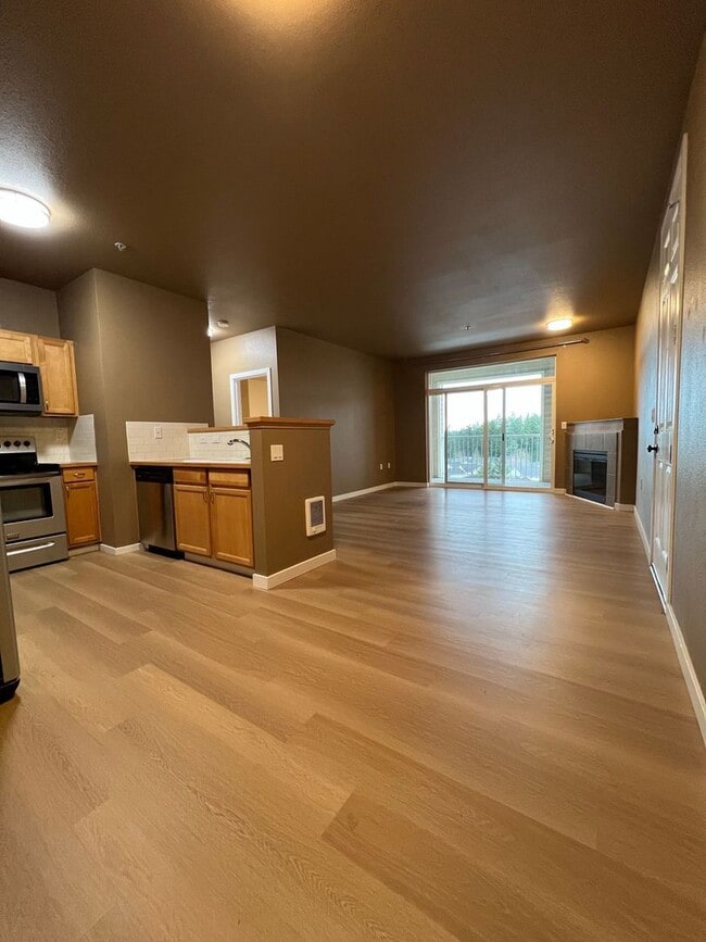 Building Photo - Beautiful Waterford Crossing 2 bedroom Condo