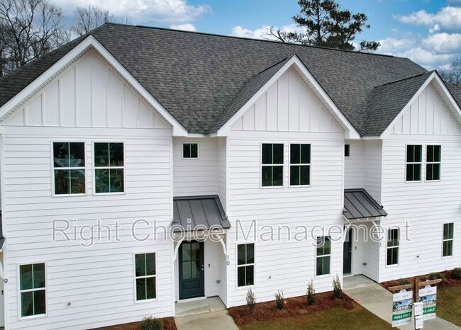 Building Photo - 630 Village Dr