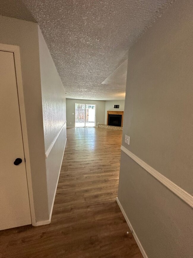 Building Photo - Ready first of June / 3 bedroom 2 bathroom...