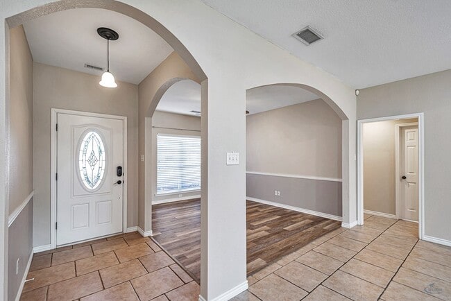 Building Photo - 5409 San Saba Ct