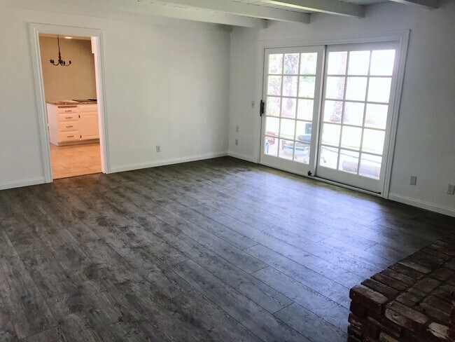 Building Photo - 11768 Shadowglen Rd