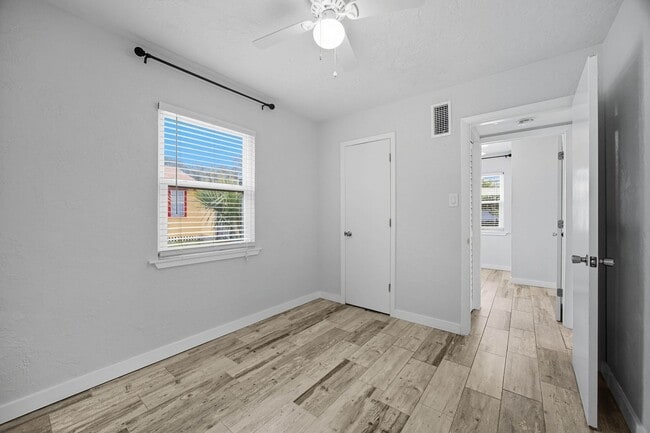 Building Photo - 6236 S Martindale Ave