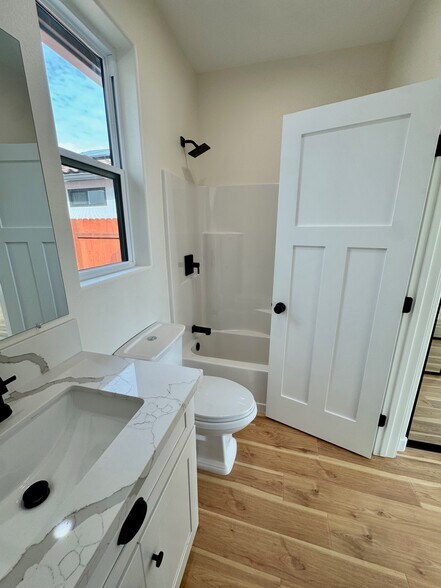 Building Photo - 1101 W 2nd St