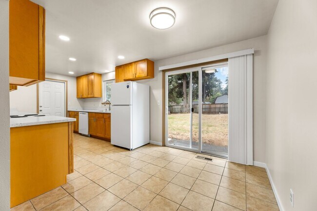 Building Photo - Lakewood Rambler